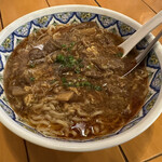 中国ラーメン揚州商人 - プレミアム酸辣湯麺　プレミアムは牛肉で普通のは豚肉