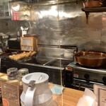 とんかつ けい太 - 揚げてから少し休ませます（＾◇＾）