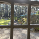 英国式庭園 - 窓からは噴水を眺められる