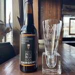 Bistro Gallo - 新潟産地の黒ビール。専用のグラスで