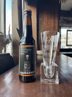 Bistro Gallo - 新潟産地の黒ビール。専用のグラスで