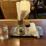 銀座ブラジル 浅草支店 - サンドイッチ頼むとおしぼりと一緒にお塩ってのが昭和だなぁ