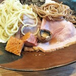 飯田商店 - トッピングも良い感じ