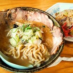 Hachiman Ramen - 味噌ラーメン（太麺）¥860 チャーシュートッピング ¥260 半チャーハン ¥300