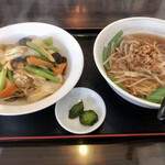 台湾料理　鴻翔 - 台湾ラーメンと中華丼のラーメンセット¥700-也