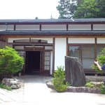 柳家 - それほど大きくないですが、内部は古い民家を移築したものすごい梁や柱があります。