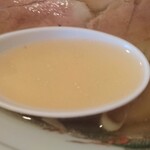 Oyama No Hatake - 地場産鶏と地場産野菜使用のスープは、濁らないようにジックリ丁寧煮込まれていてダシ感が凄い美味しい！もちろん全然塩っぱく無い。