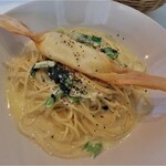 ADHOC - チンゲン菜とエビチーズ春巻きのクリームパスタ