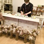 スープとカレー ボンジョルネ - 前菜準備中