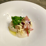 スープとカレー ボンジョルネ - ●前菜
      焦がし玉ねぎのブラマンジェと鰤のマリネ
      新玉ねぎのピュレとオリーブオイルのシャーベットで