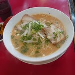 加勢田商店 - GUTTIのとんこつラーメン