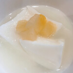 中国料理 峨嵋山 - 〆の杏仁豆腐　自家製で食べるとお口がサッパリと