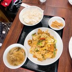 中国料理 峨嵋山 - 鶏肉、イカ、黒豆辛子炒め　税込800円