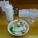 インド料理ダイニングバー ルドリ - ラッシー＆サラダ