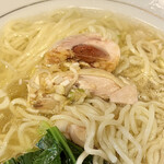 鎌倉赤坂飯店 - 麺に投入