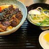 Teuchi Udon Shinagawa - あなご丼(税込2,200円)、ミニうどん、お新香付き。
                ミニうどんはツルツルの軟らかなうどん
                コシもあるけど強くはありません
                お出汁は昆布と鰹節かなぁ