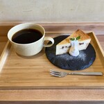 Cafe and factory PaLuke - チーズケーキ ラムレーズンとブレンド・コーヒー