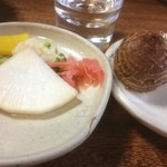 武蔵屋 - 三杯目は〆のお新香に追加の衣かつぎ