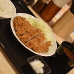 Tonkatu maruya - ロースかつ定食（７００円）２０２３年１月
