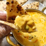 ダタール - チャパティ "Chapati" ※ナブラタコルマのせ，たぬぞう左手（手袋持参）