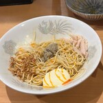 Kitasenjuniboshi Chuukasoba Karen - 50円を渡してカスタマイズでと伝えるとガリマヨ、ラー油、フライドオニオンが追加されます！