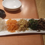 韓美食 オンギージョンギー - ナムル5点盛合せ