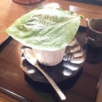 わらび奄 - 涼しげな蓋は葉っぱﾃﾞｽ