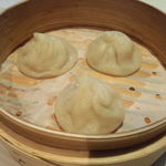 中国料理 「王朝」 - スープ入りまんじゅう