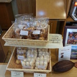自家焙煎珈琲 カフェ・ブレンナー - 店内1（お菓子）