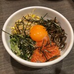 炭火焼ホルモン 濱蔵 - ビビンバ　800円(税込)