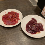 炭火焼ホルモン 濱蔵 - カルビ×2  1,180円、レバー490円