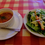 ナポリの下町食堂 - スープが、そりゃ銀座「シシリア」の高価なものとは比べられないけど、でもけっこういいですよ。これ「ジョナサン」さんのスープバーにもぜひ採用してください !