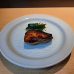 鮨し人 - 鰆炭火焼き 胡瓜塩昆布漬け