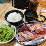 Yoshikawa Horumon - ♪ランチ食べ放題(並)¥1100