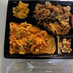 コンプレアンノ - ハーフ＆ハーフ：フェットチーネ「ガンベリクレマ」・ェットチーネ「フンギノーチェ」