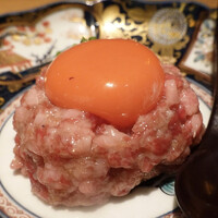 肉亭ふたご iki 新宿店 - 粋なユッケ