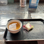 しらびそ小屋 - チェックイン時のお菓子とお茶