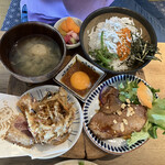 海沿いの キコリ食堂 - 