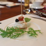 MAIN DINING Ichi - ◇ピンチョス
　バケットの上に　ホタテ・クリームチーズ・キャビアがのっていて　カレー・イカスミソースで頂きます。美味しい＾＾
