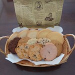 ステラおばさんのクッキー - 別の日のテイクアウト♪量り売り1,102円✨選んだのはヨーグルト、オールドファッションシュガー、ダブルチョコナッツ、キャラメルナッツ、紅茶、増し増しチョコチップ、コーンフレーク、苺チョコチップ♪