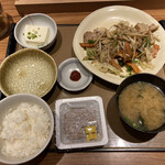 Yayoi Ken - 肉野菜炒め定食（760円）
                        納豆（100円）