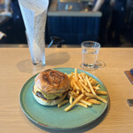 sio AOYAMA - ハンバーガー、フレンチフライ大盛