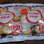 前島製菓 - あたり前田のクラッカー（少しですがどうぞとサービスいただきました。）懐かし～い
