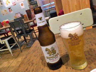 aroi khao man gai - タイ”シンハービール。