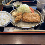 Tonkatsu Kushiage Tomitake - ヒレ、カキフライ定食