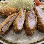 Tonkatsu Kushiage Tomitake - 右がロース、左がヒレ、一番左がカキフライ