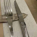 フランス料理 タンモア - お肉の前に変わったナイフを見て、連れが・・・