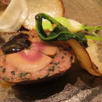 フロリレージュ - 仔羊の腎臓の包み焼き  赤ワインとニンニクのソース 蕪をあしらって2