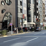 モノリス - 近くのI'mdonutの行列（笑）