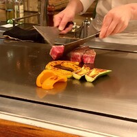 けやき坂 - 目の前の鉄板で焼いてくれます。